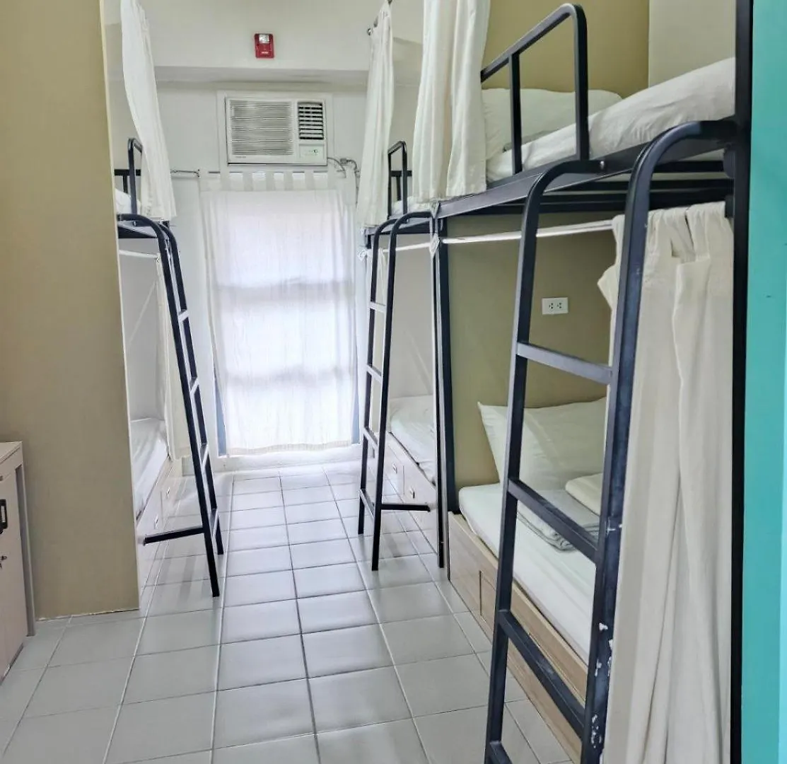 The City Flats Amorsolo Makati City Hostel